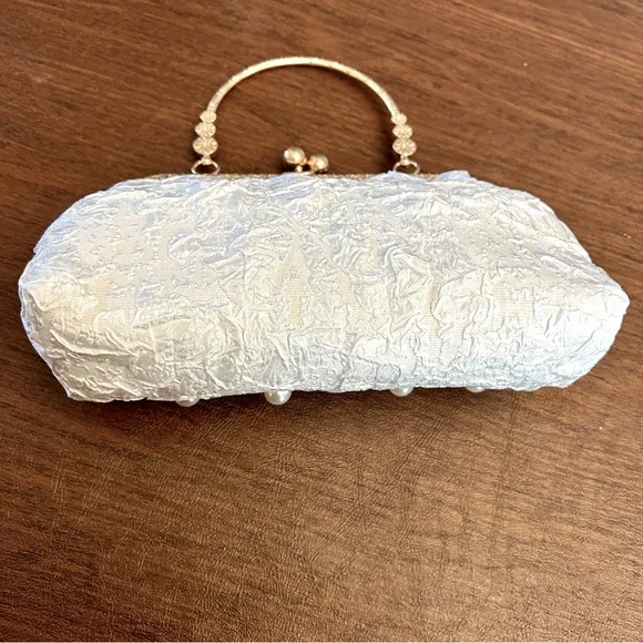 NWOT Adorable Dressy White Purse - Picture 4 of 5